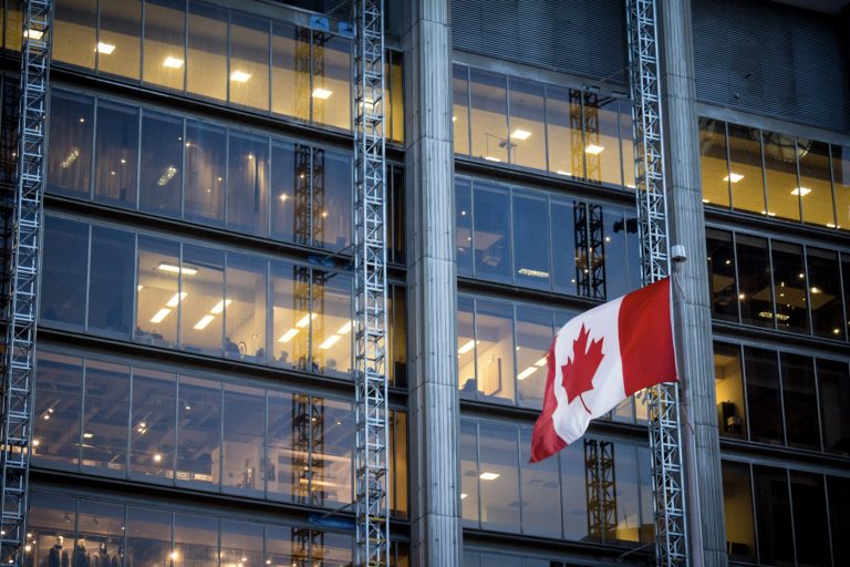 Canada salary by industry chart for newcomers